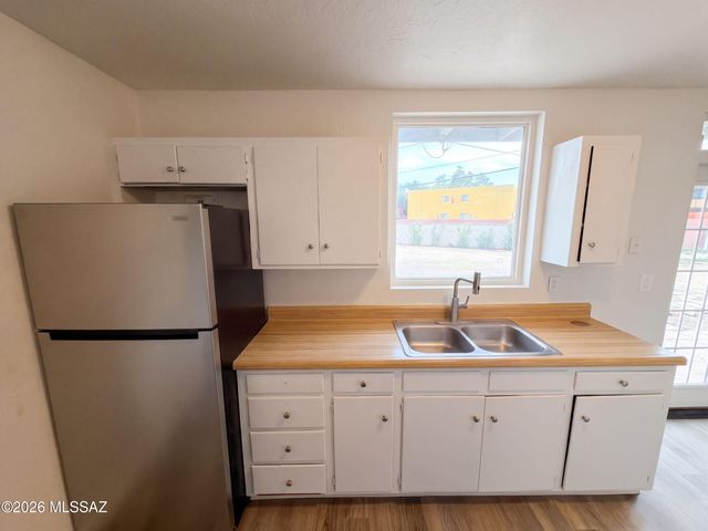 4252 E Sylvane Drive, Tucson, AZ 85711