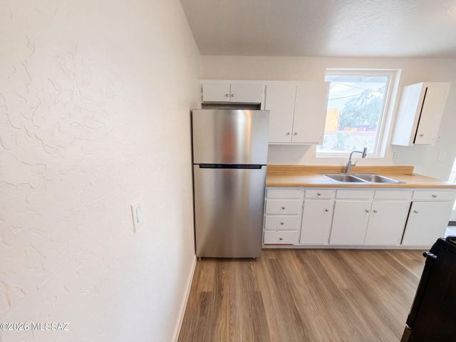 4252 E Sylvane Drive, Tucson, AZ 85711