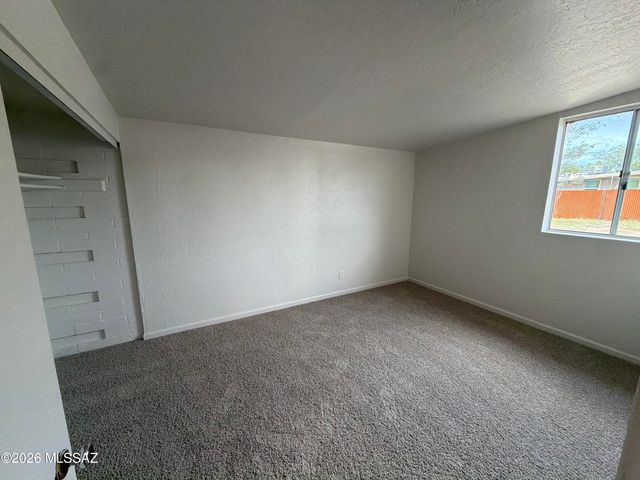 4252 E Sylvane Drive, Tucson, AZ 85711