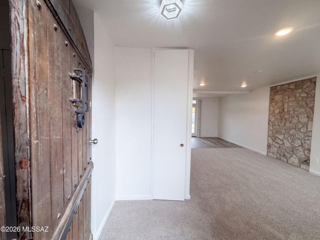 4252 E Sylvane Drive, Tucson, AZ 85711
