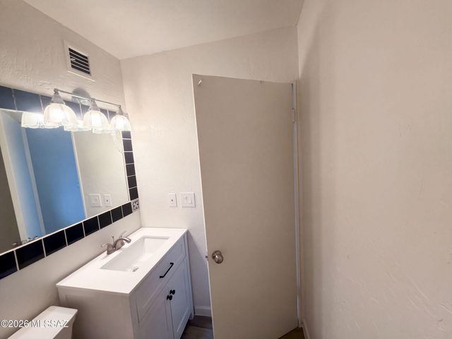 4252 E Sylvane Drive, Tucson, AZ 85711