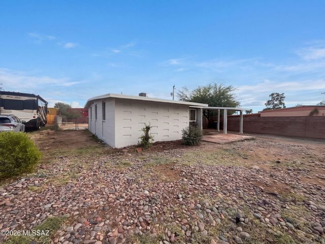 4252 E Sylvane Drive, Tucson, AZ 85711