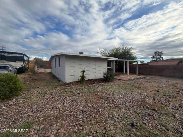 4252 E Sylvane Drive, Tucson, AZ 85711