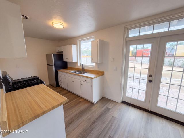 4252 E Sylvane Drive, Tucson, AZ 85711
