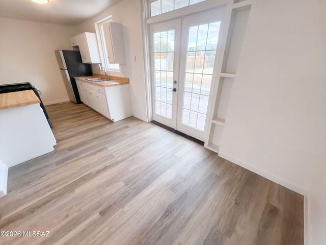 4252 E Sylvane Drive, Tucson, AZ 85711