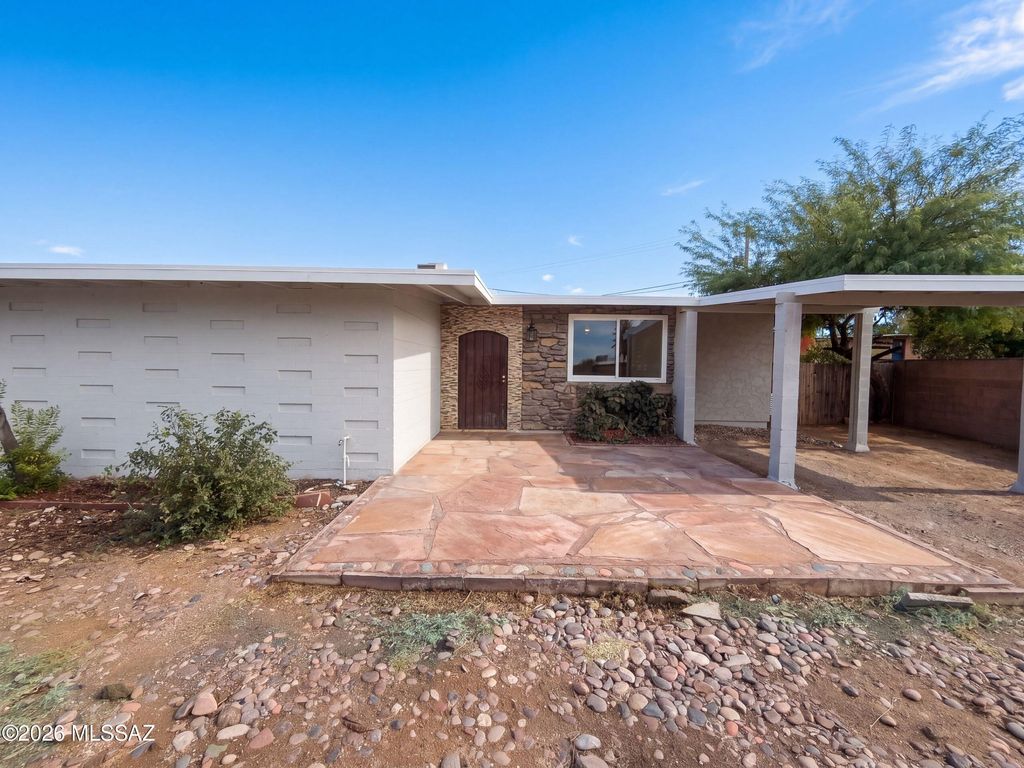 4252 E Sylvane Drive, Tucson, AZ 85711
