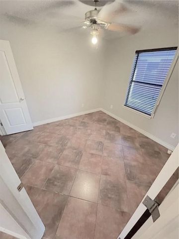 7902 Snake River Dr, Corpus Christi, TX 78414