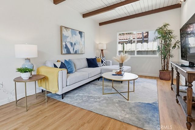 2525 Fashion Avenue, Long Beach, CA 90810