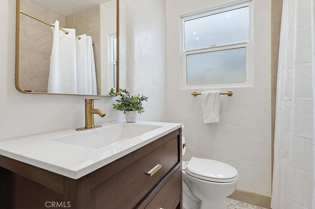 2525 Fashion Avenue, Long Beach, CA 90810