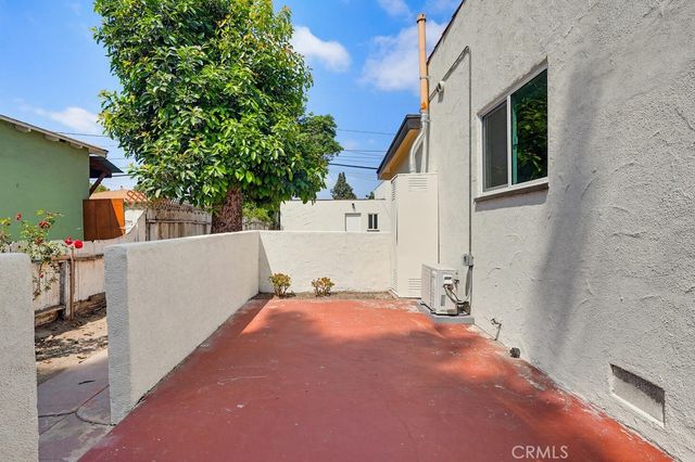 2525 Fashion Avenue, Long Beach, CA 90810