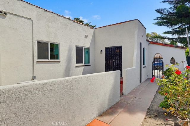 2525 Fashion Avenue, Long Beach, CA 90810