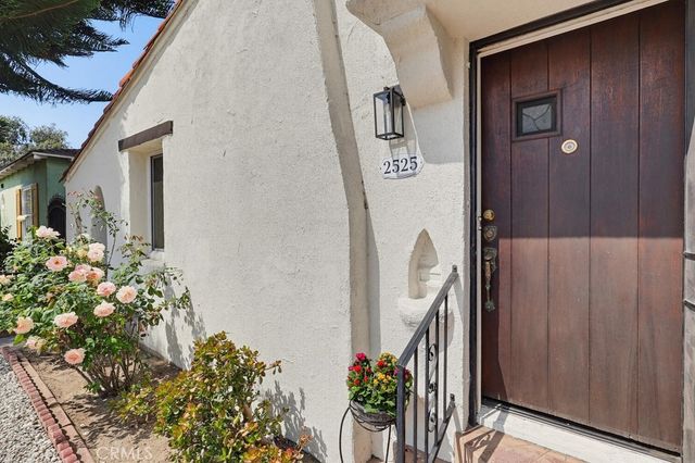 2525 Fashion Avenue, Long Beach, CA 90810