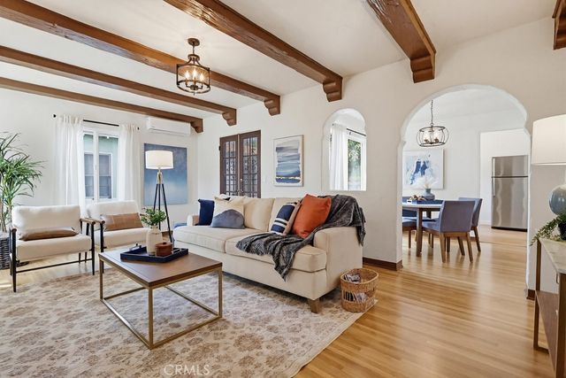 2525 Fashion Avenue, Long Beach, CA 90810