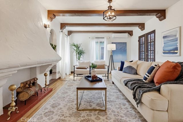 2525 Fashion Avenue, Long Beach, CA 90810