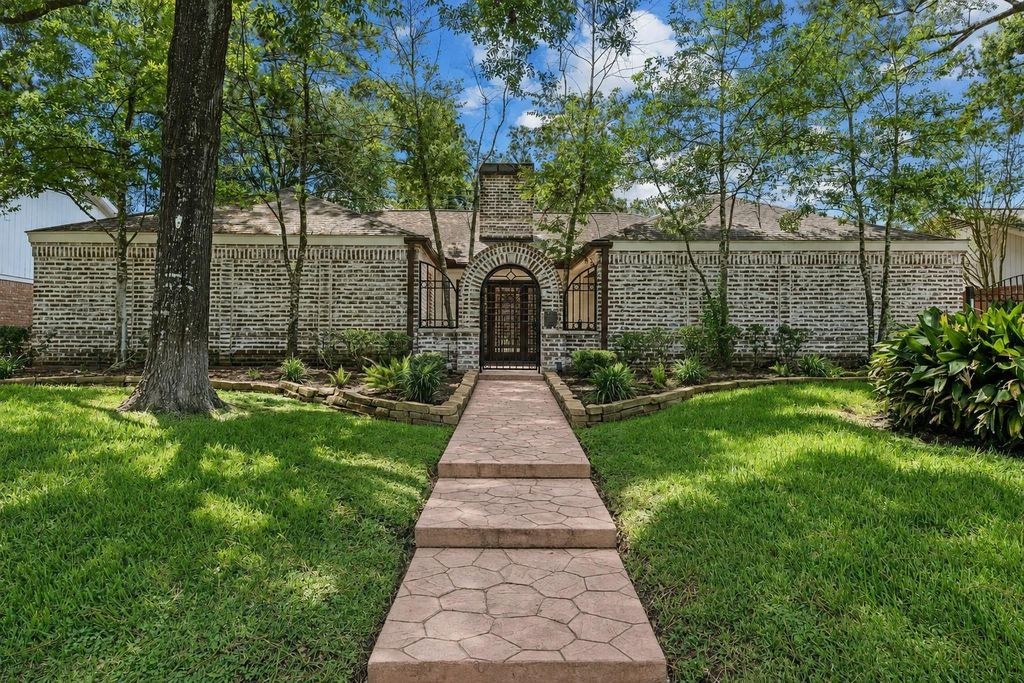 10007 Cedar Creek Drive, Houston, TX 77042