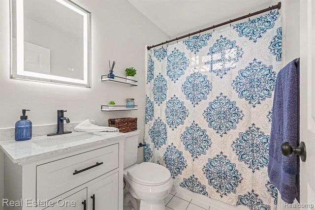 21323 La Salle Boulevard, Warren, MI 48089