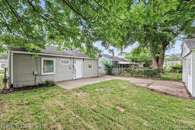 21323 La Salle Boulevard, Warren, MI 48089