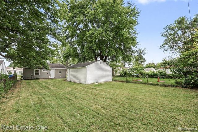 21323 La Salle Boulevard, Warren, MI 48089