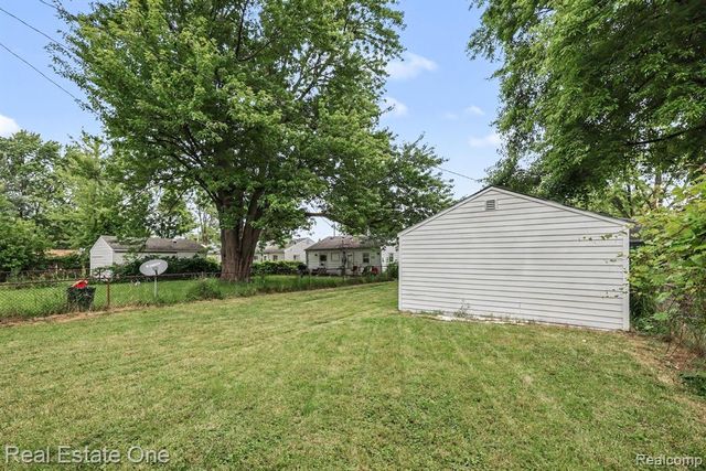 21323 La Salle Boulevard, Warren, MI 48089