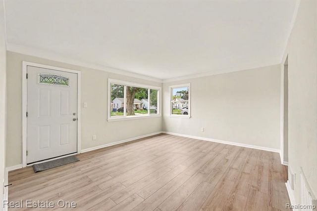 21323 La Salle Boulevard, Warren, MI 48089