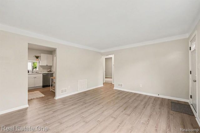 21323 La Salle Boulevard, Warren, MI 48089