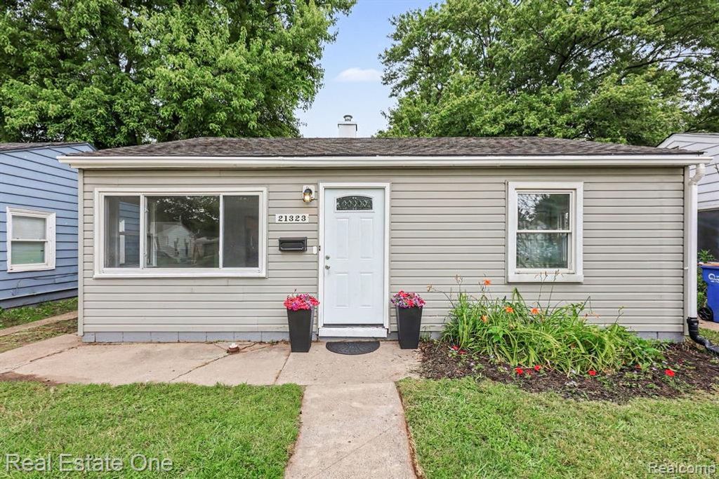 21323 La Salle Boulevard, Warren, MI 48089
