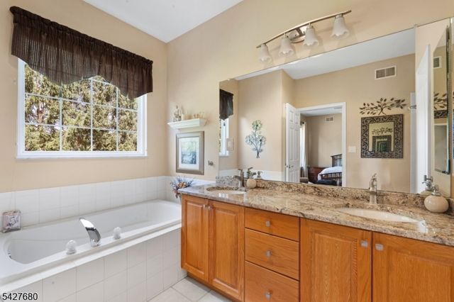 20 Ascot Dr, White Twp., NJ 07823