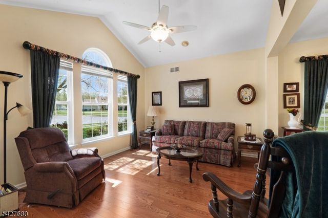 20 Ascot Dr, White Twp., NJ 07823