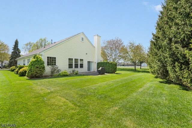 20 Ascot Dr, White Twp., NJ 07823