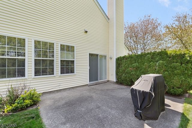20 Ascot Dr, White Twp., NJ 07823