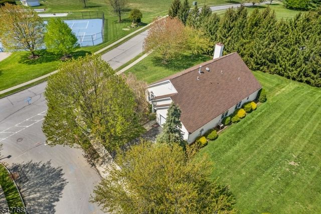 20 Ascot Dr, White Twp., NJ 07823