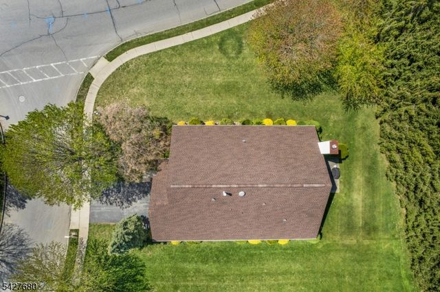 20 Ascot Dr, White Twp., NJ 07823