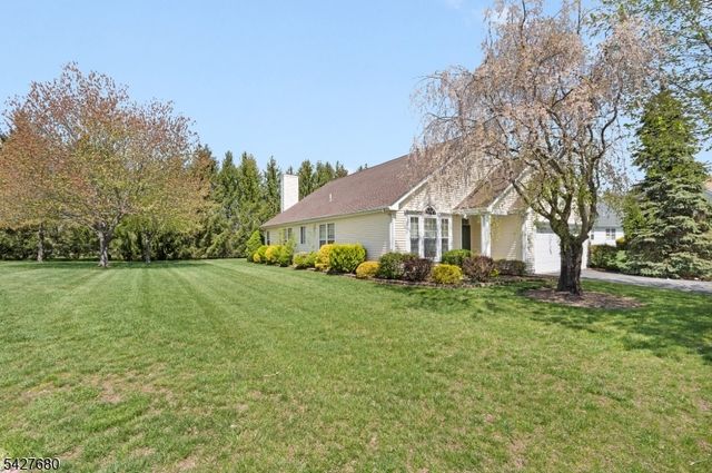 20 Ascot Dr, White Twp., NJ 07823