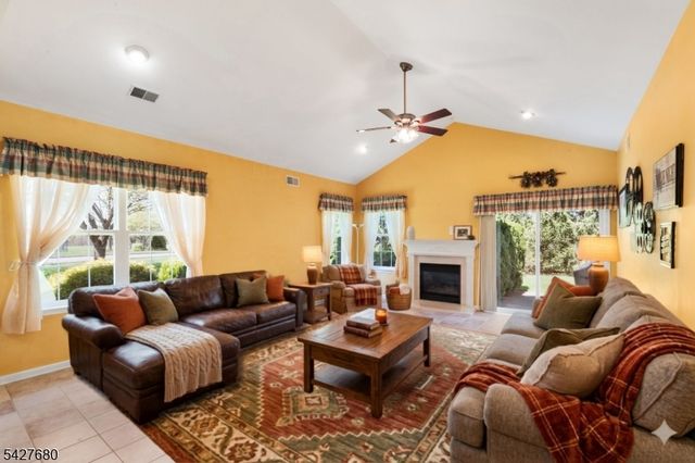 20 Ascot Dr, White Twp., NJ 07823