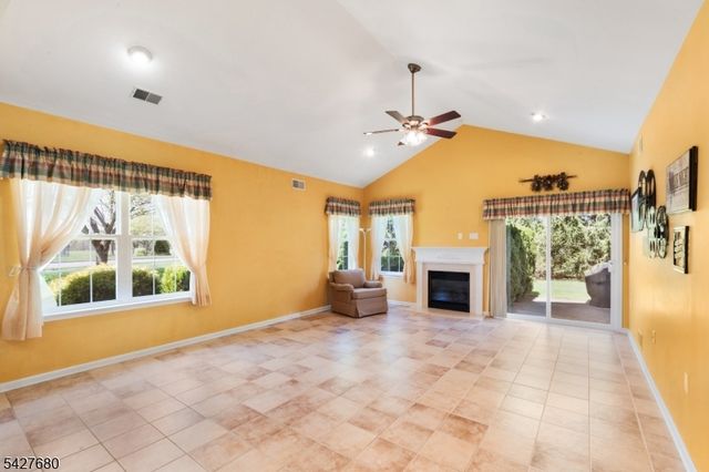 20 Ascot Dr, White Twp., NJ 07823