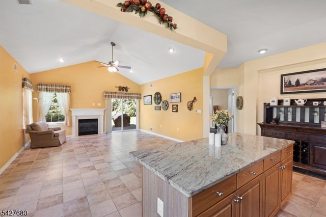 20 Ascot Dr, White Twp., NJ 07823