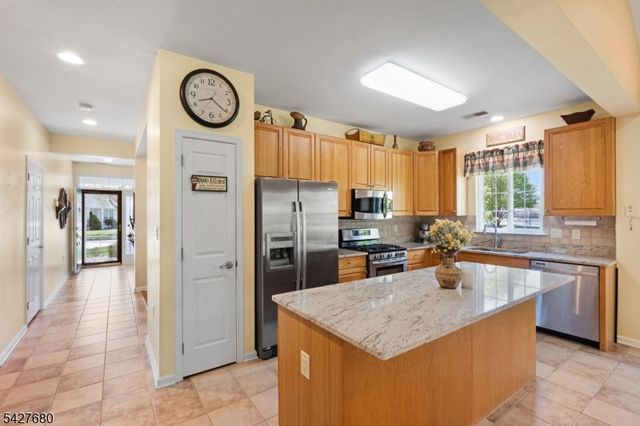 20 Ascot Dr, White Twp., NJ 07823