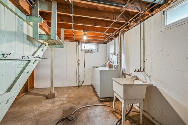 2324 Deborah Drive SW, Cedar Rapids, IA 52404