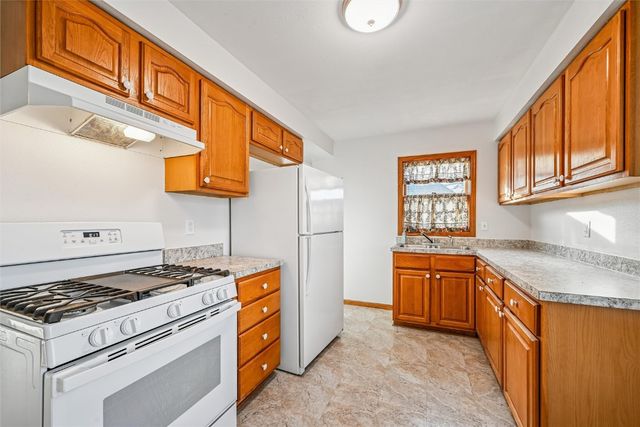 2324 Deborah Drive SW, Cedar Rapids, IA 52404