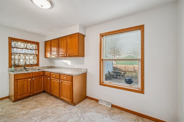 2324 Deborah Drive SW, Cedar Rapids, IA 52404