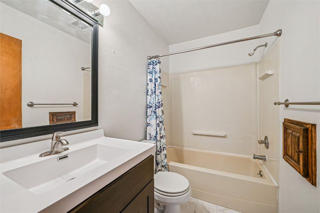 2324 Deborah Drive SW, Cedar Rapids, IA 52404