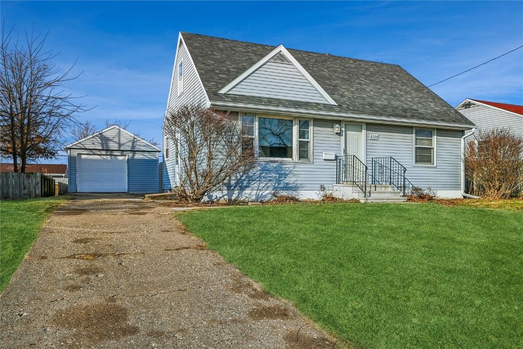 2324 Deborah Drive SW, Cedar Rapids, IA 52404