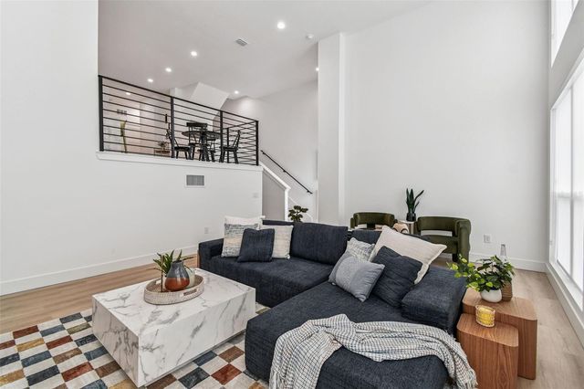 3840 POMPANO DRIVE SE, St Petersburg, FL 33705