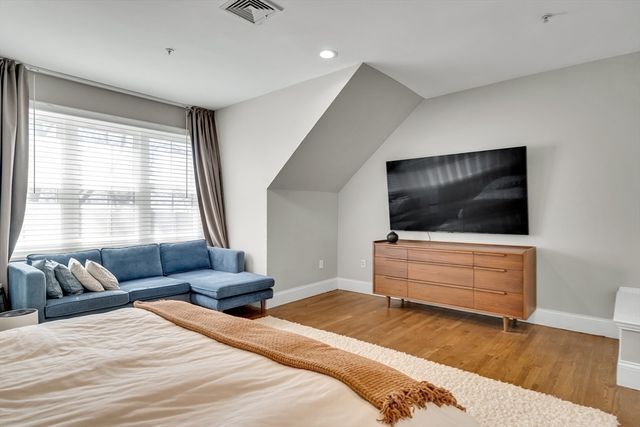 29 Weston 29, Somerville, MA 02144