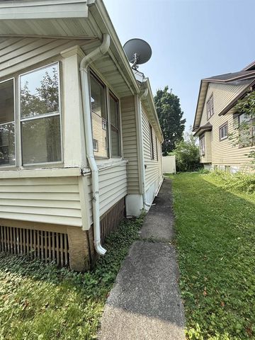1274 STUART STREET, Green Bay, WI 54301