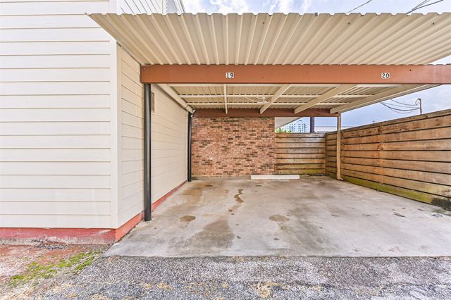 402 Post Office 201, Galveston, TX 77550