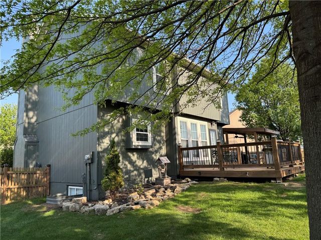 1207 N 1st Street E, Louisburg, KS 66053
