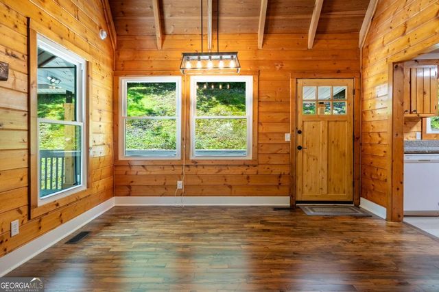 225 Cherokee Circle, Ellijay, GA 30536