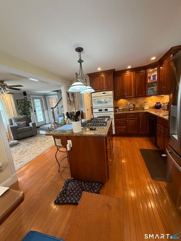 69 Sunnyside Court, Milford, CT 06460