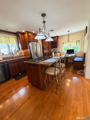69 Sunnyside Court, Milford, CT 06460